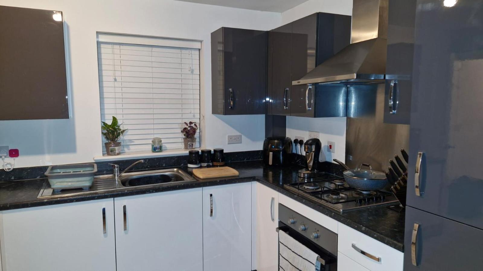 Modern Double Room With En-Suite, Parking & Fast Wifi - Close To Beach Sandgate Exterior photo